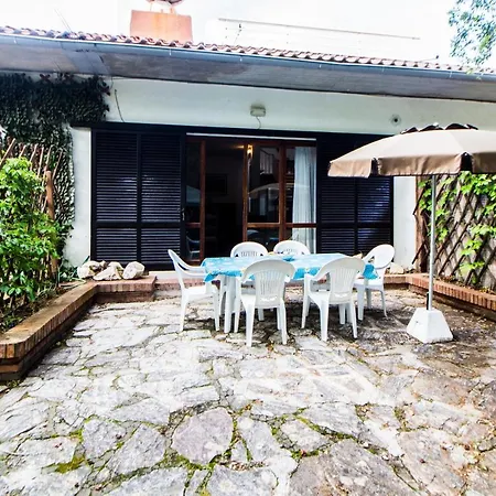Oasis Aparthotel 4*